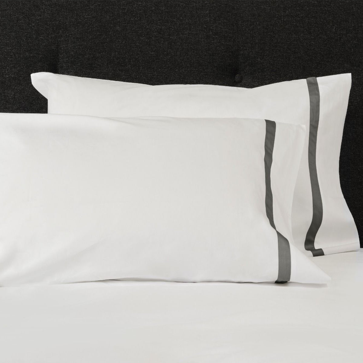 Pair of Pillowcases of Signoria Pegaso Bedding in White/Lead Grey Color