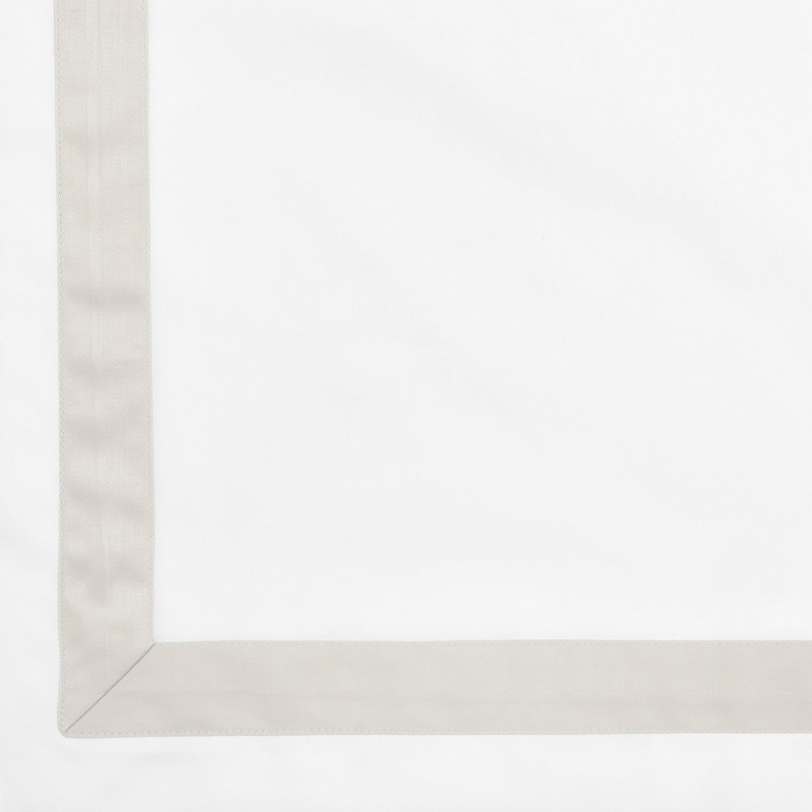 Full Bed Dressed in Signoria Pegaso Bedding with White/Pearl Swatch