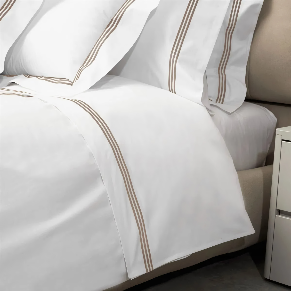 Flat Sheet of Signoria Platinum Percale Bedding in White and Brown