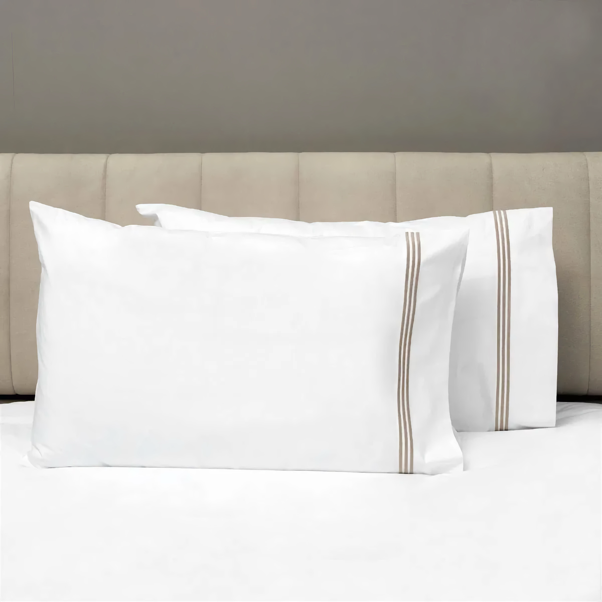 Pillowcases of Signoria Platinum Percale Bedding in White and Brown