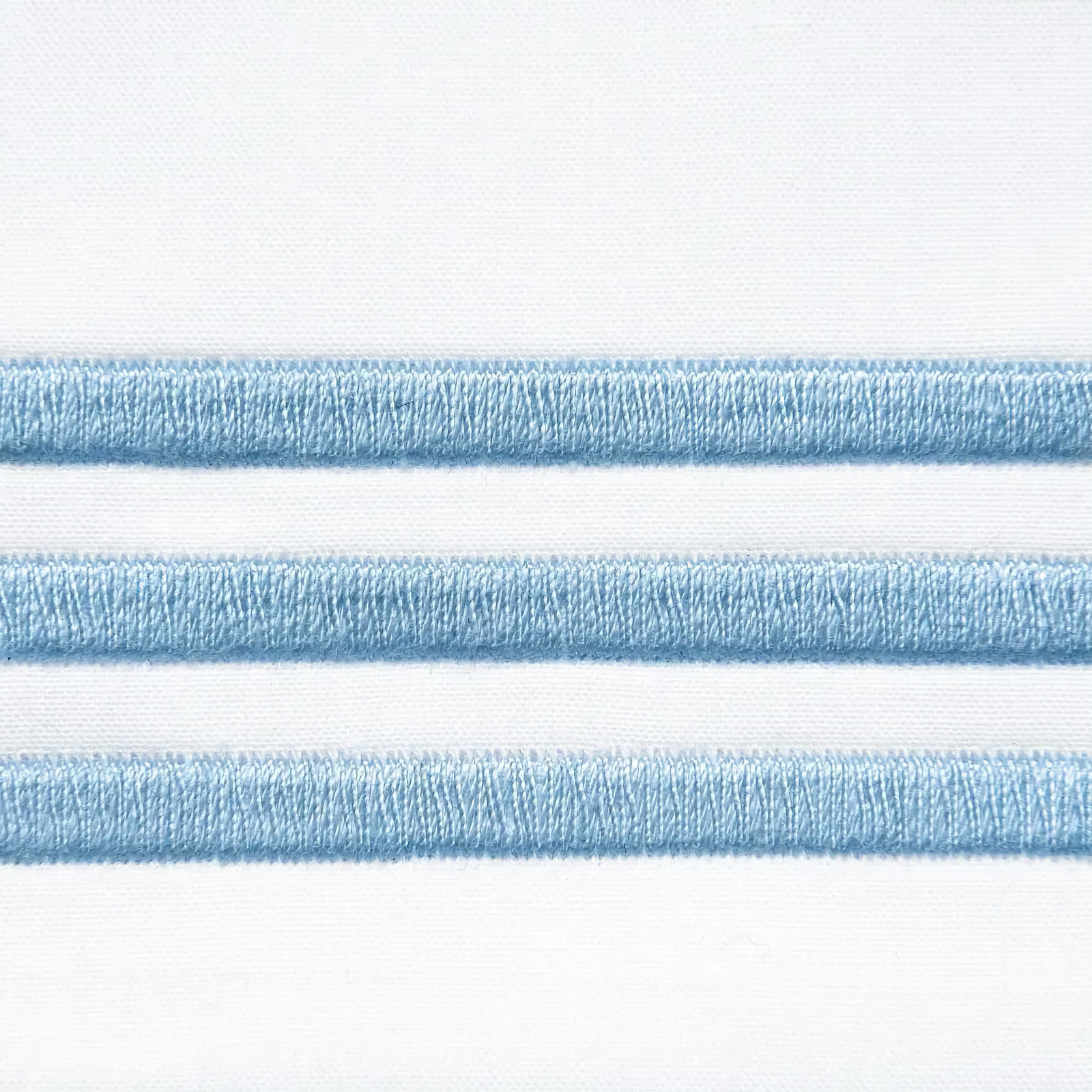 Duvet Cover of Signoria Platinum Percale Bedding in White and Cerulean Blue