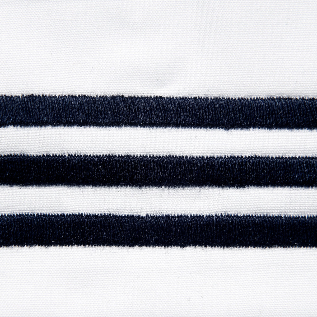Swatch Sample of Signoria Platinum Percale Bedding in White/Midnight Blue Color