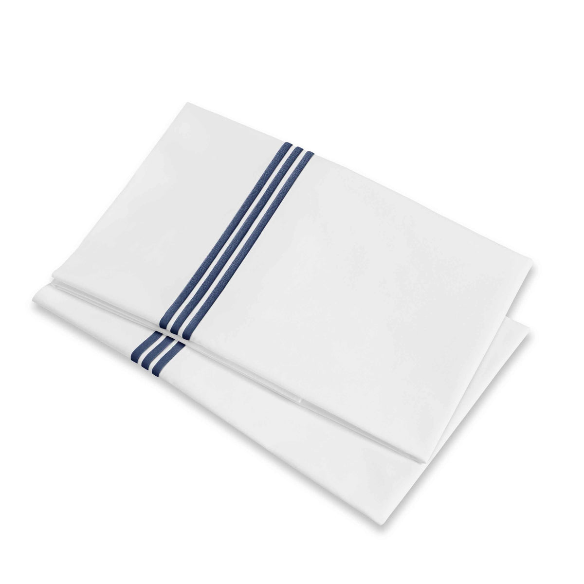 Folded Pillowcases of Signoria Platinum Percale Bedding in White/Midnight Blue Color