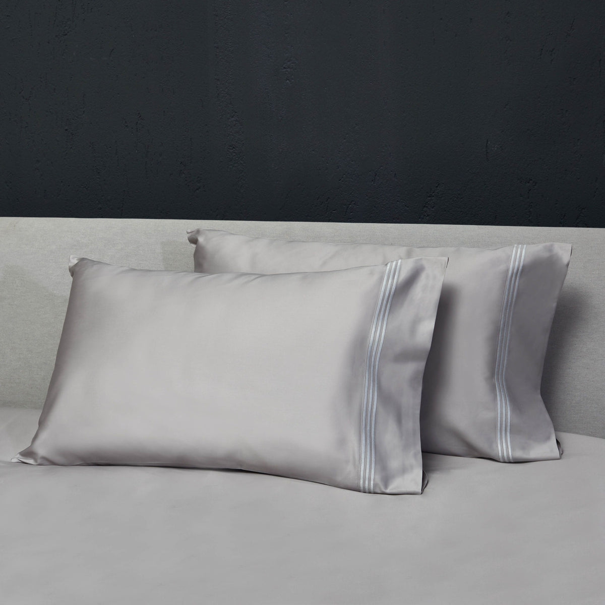 Pair of Pillowcases of Signoria Platinum Sateen Bedding in White/Wilton Blue Color