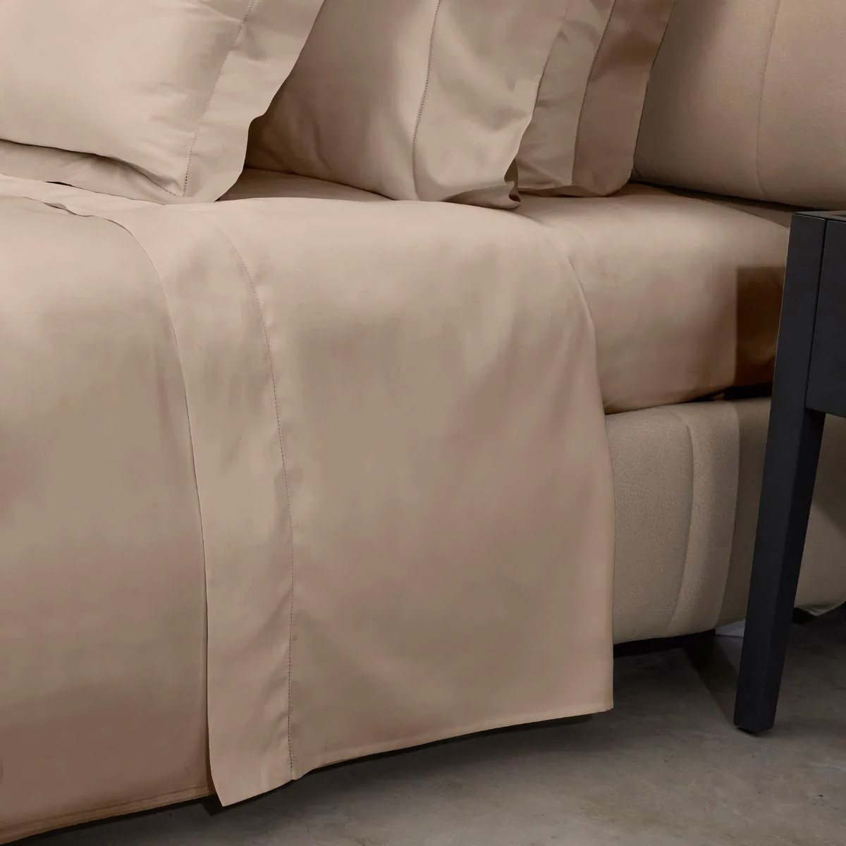 Flat Sheet of Signoria Raffaello Bedding in Brown