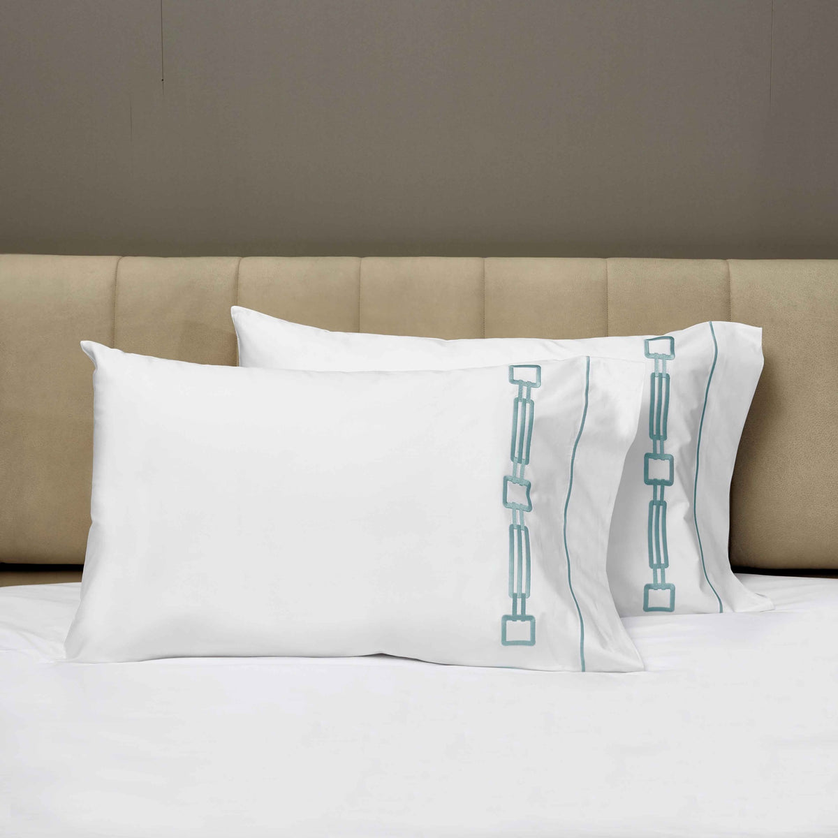Closeup View of Signoria Retrò Pillowcases in White/Silver Sage Color