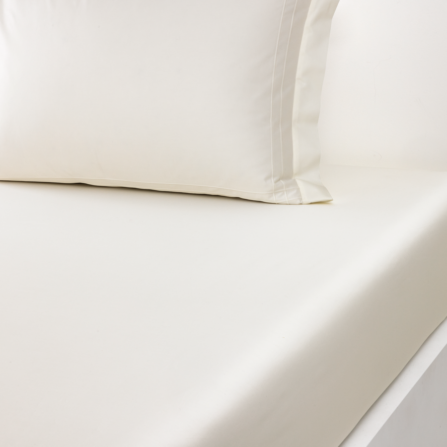 Yves Delorme Adagio fitted sheet in Milk
