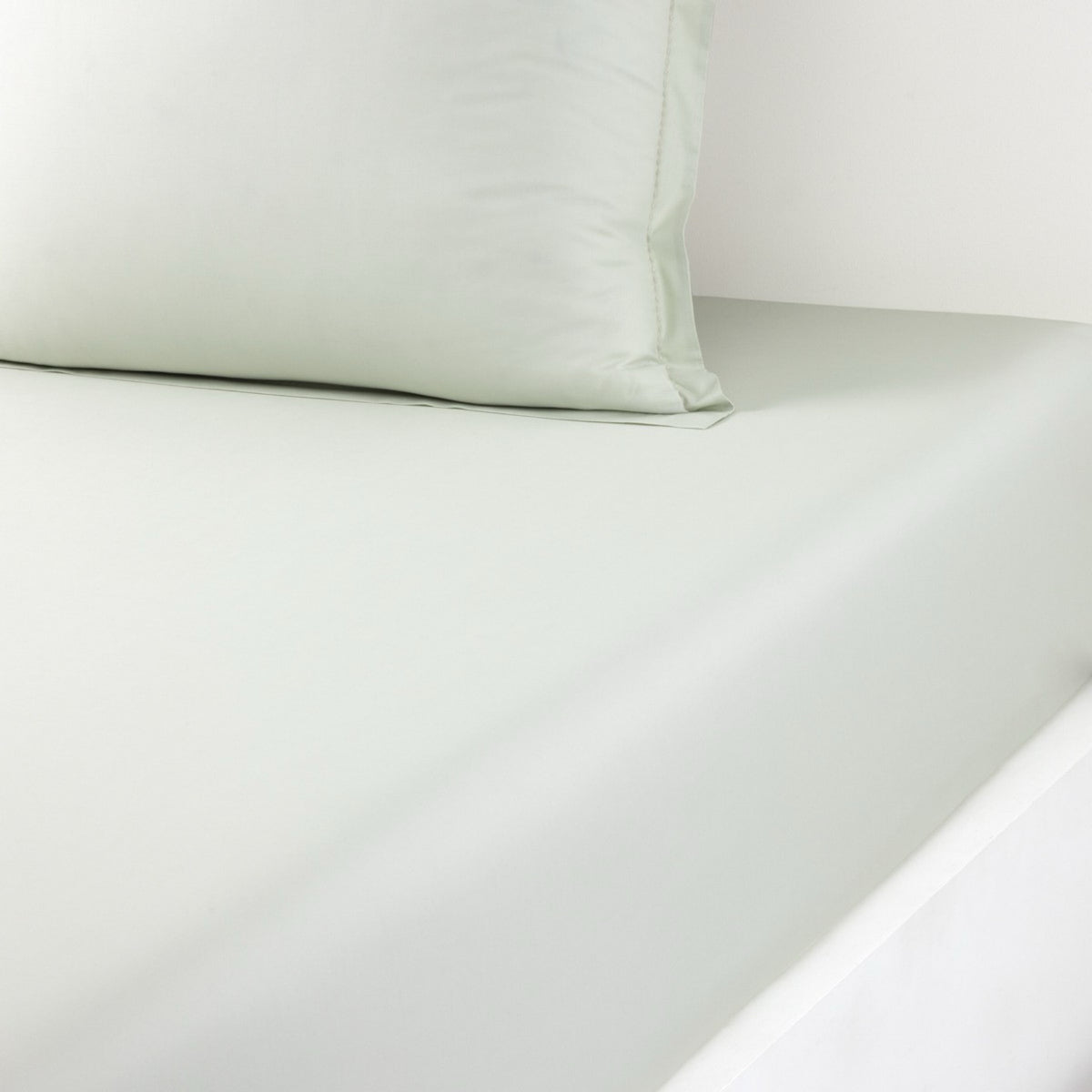 Fitted Sheet of Yves Delorme Batiste Bedding Collection in Amande color