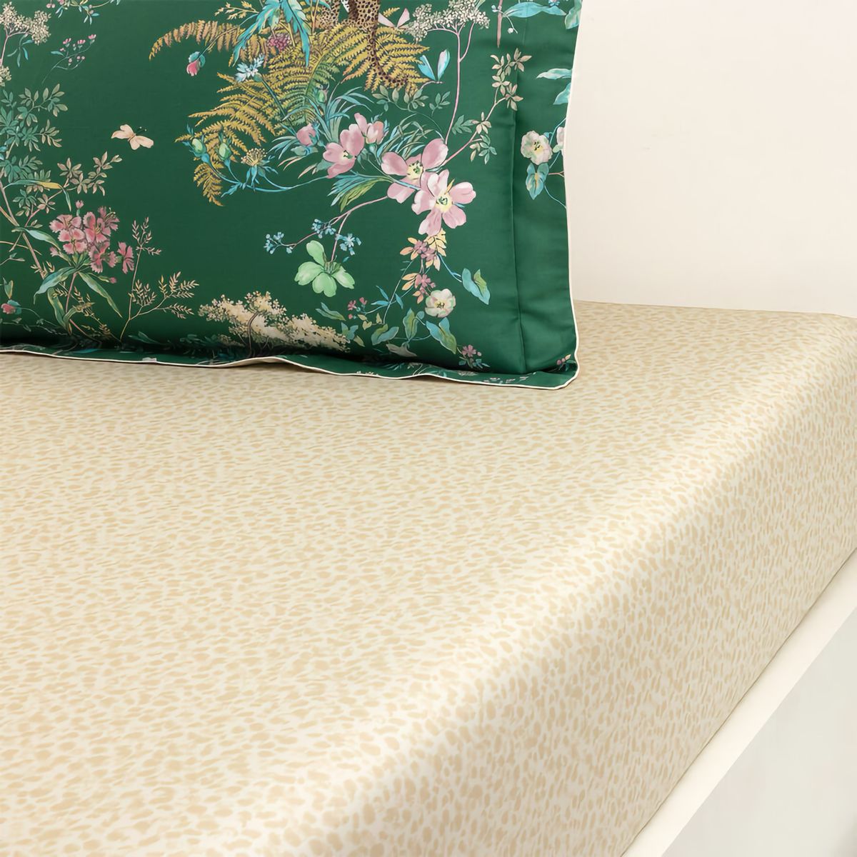 Fitted Sheet of Yves Delorme Contes Bedding