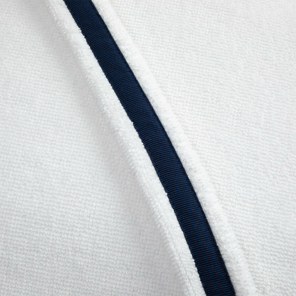 Finishing of of Yves Delorme Croisiere Beach Bag in Blanc