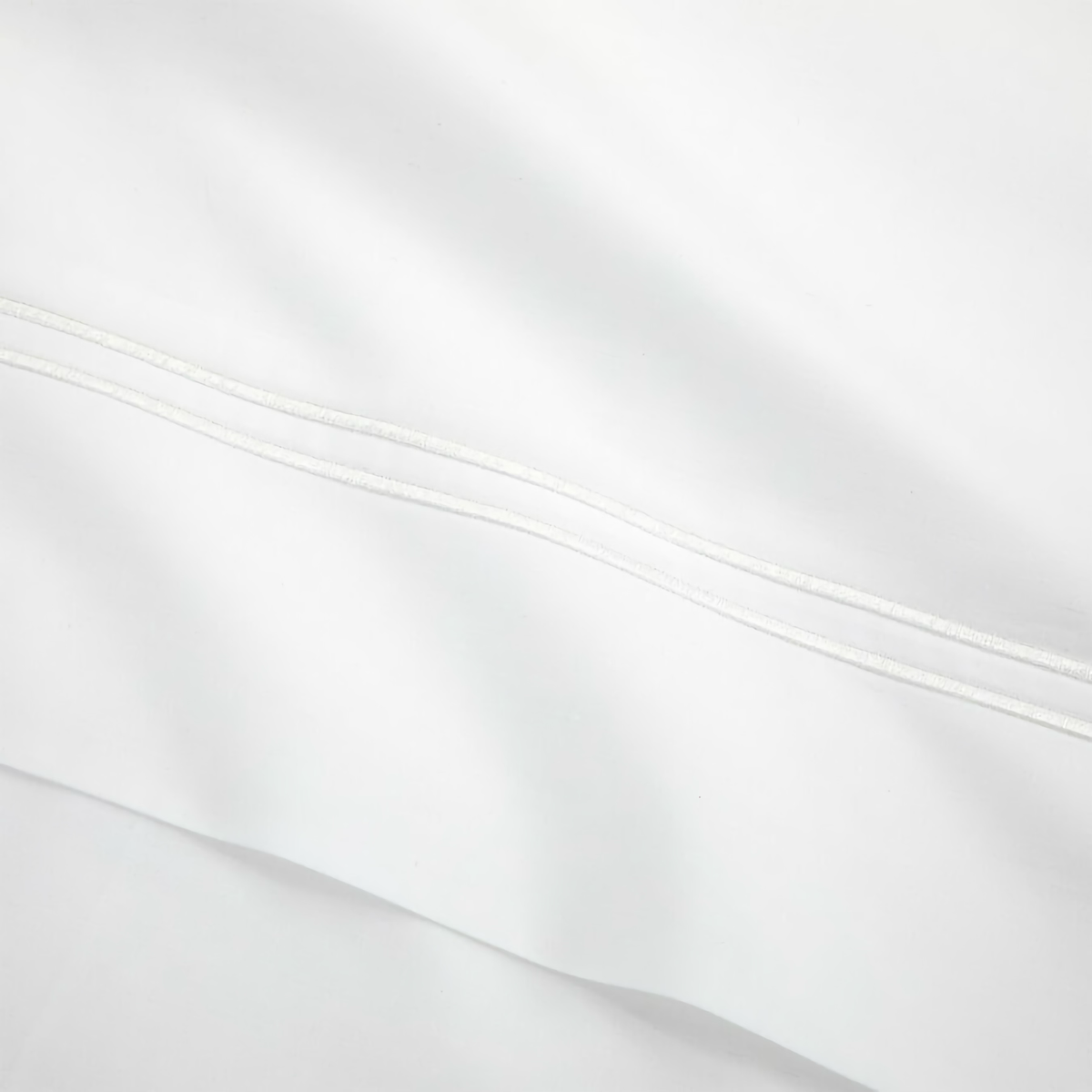 Fabric Closeup of Yves Delorme Duo Bedding in Blanc