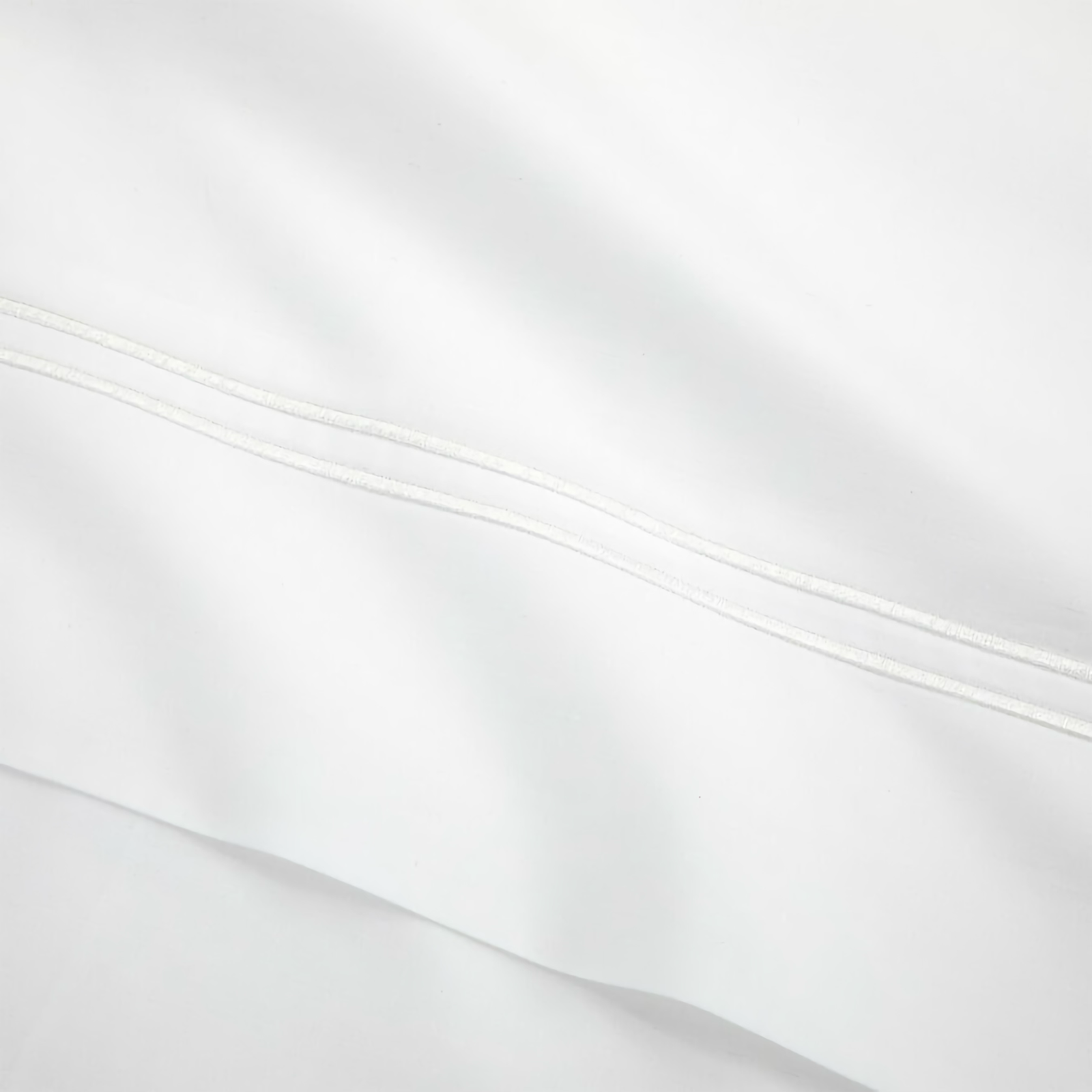 Bed in Blanc Yves Delorme Duo Bedding Complete