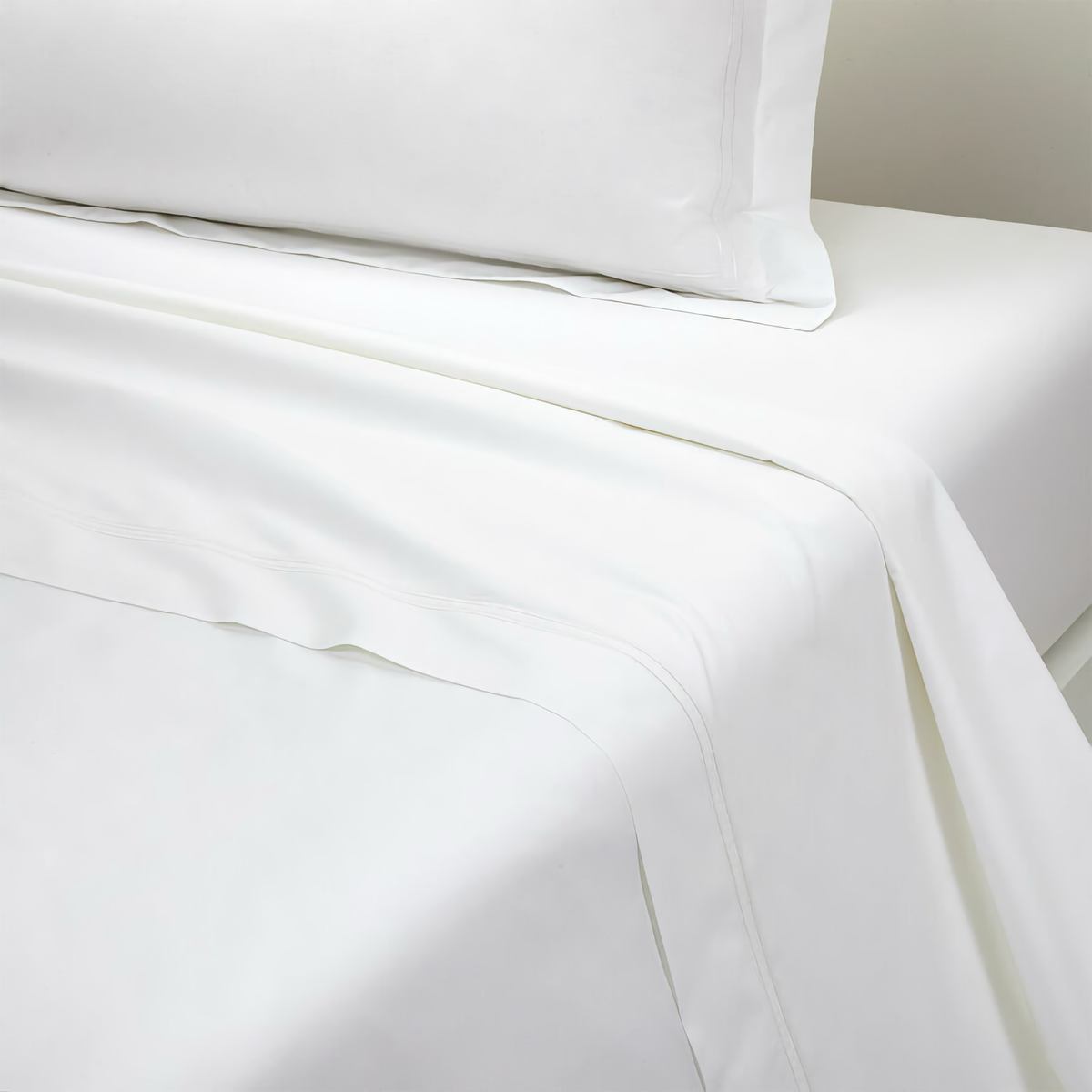 Flat Sheet of Yves Delorme Duo Bedding in Blanc