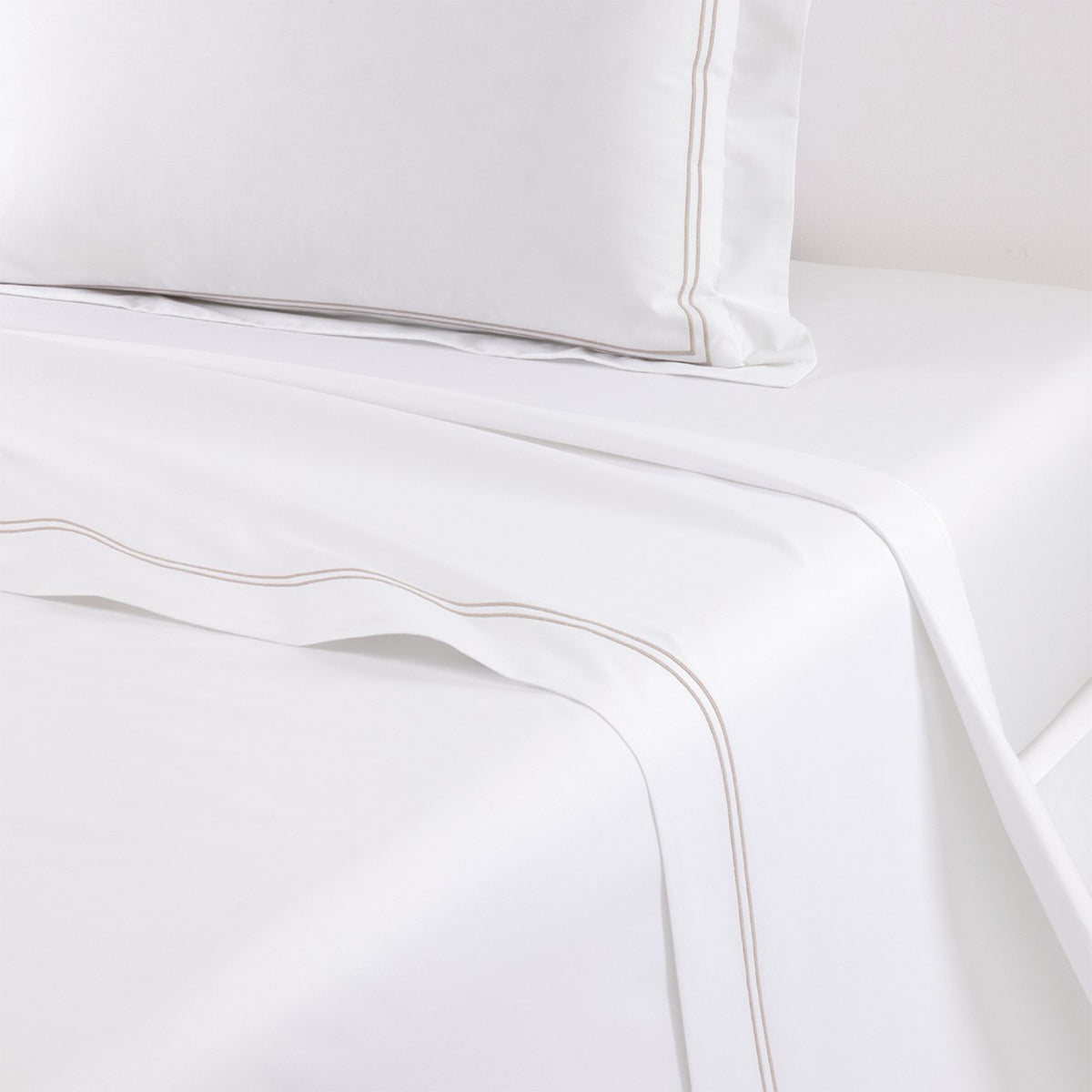 Flat Sheet of Yves Delorme Duo Bedding with Loutre lining