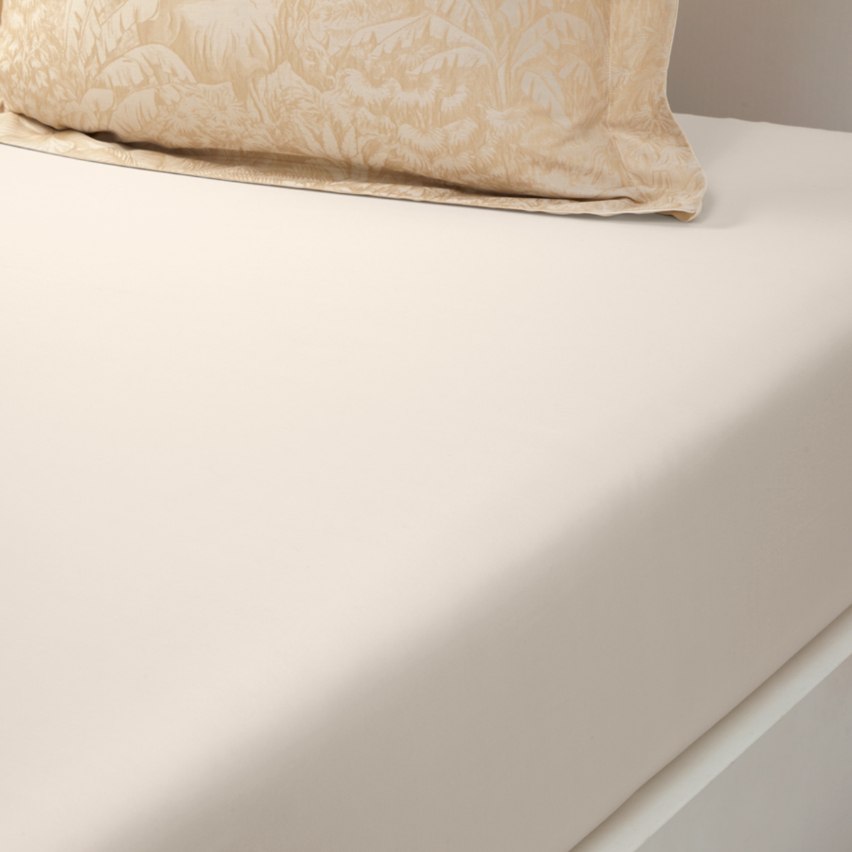 Fitted Sheet of Yves Delorme Triomphe Nacre Color