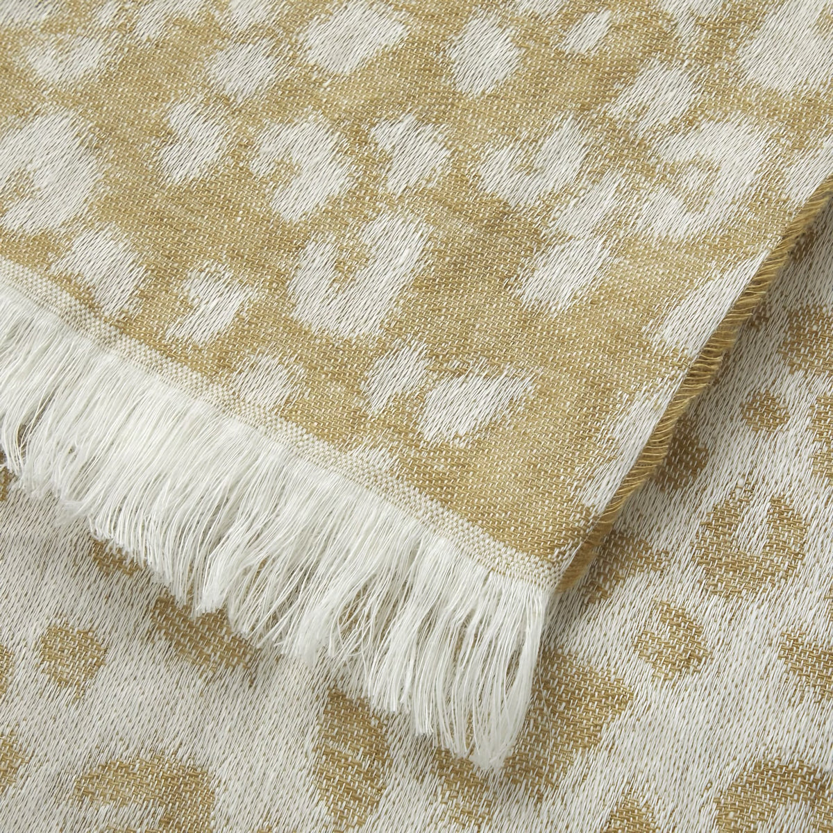 Close-up of Yves Delorme Fauve Throw in Mordore color