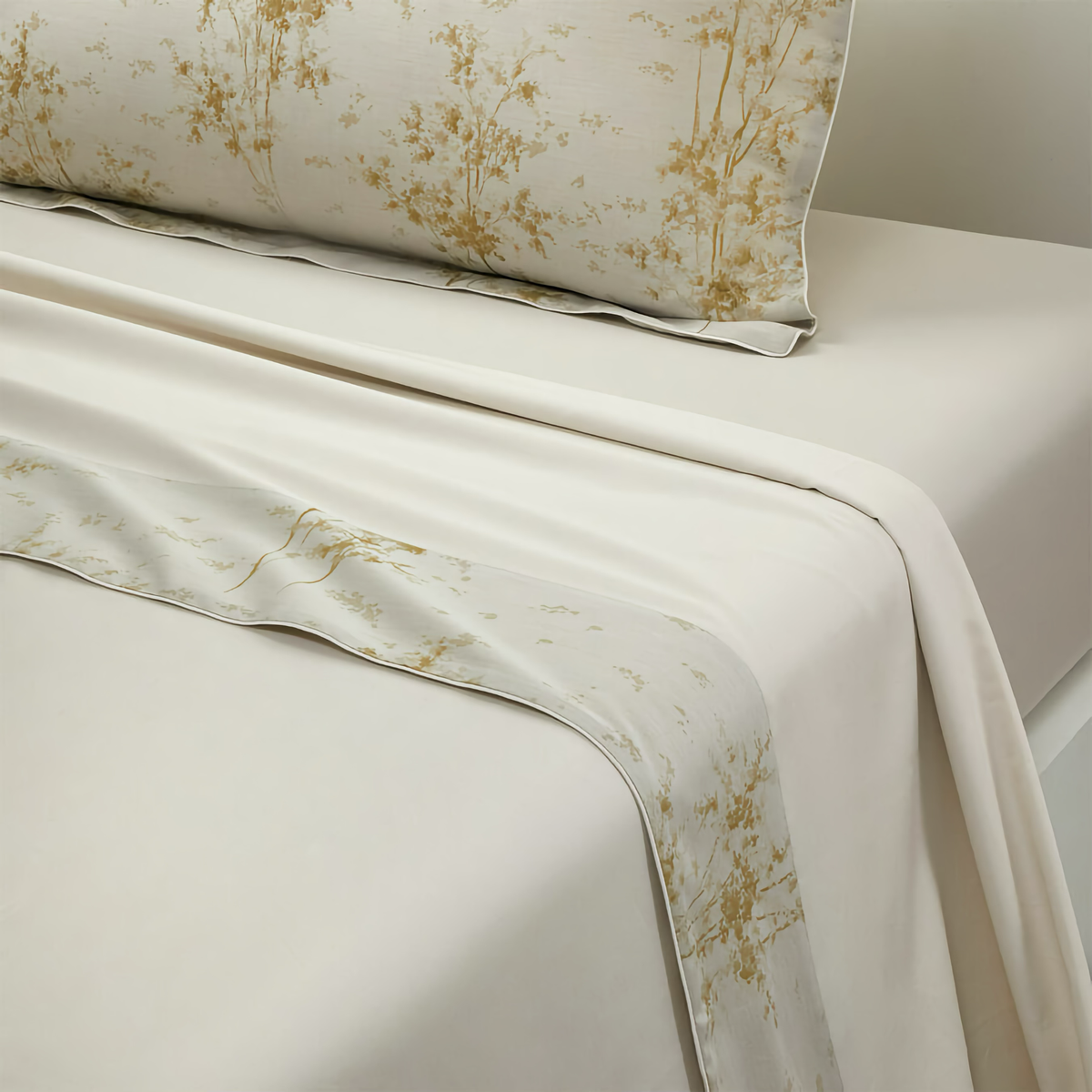 Flat Sheet of Yves Delorme Legende Bedding