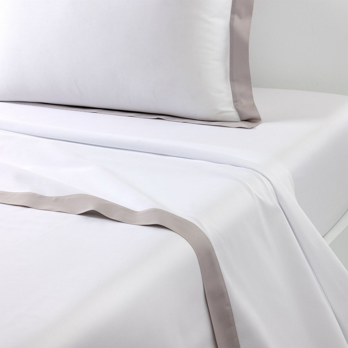 Yves Delorme Linéa Bedding Flat Sheet in Loutre color
