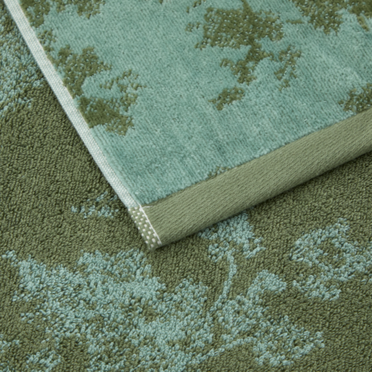 Closeup of Jacquard Terry Yves Delorme Muses Bath Towels