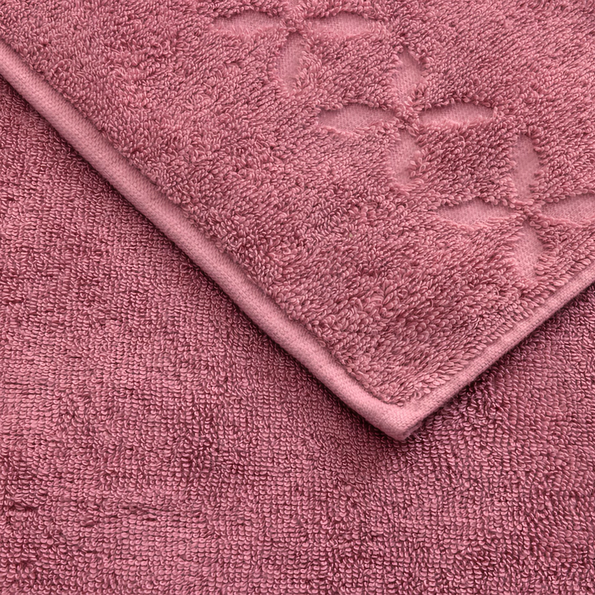 Fabric Closeup of Yves Delorme Nature Bath Towels in Azalee