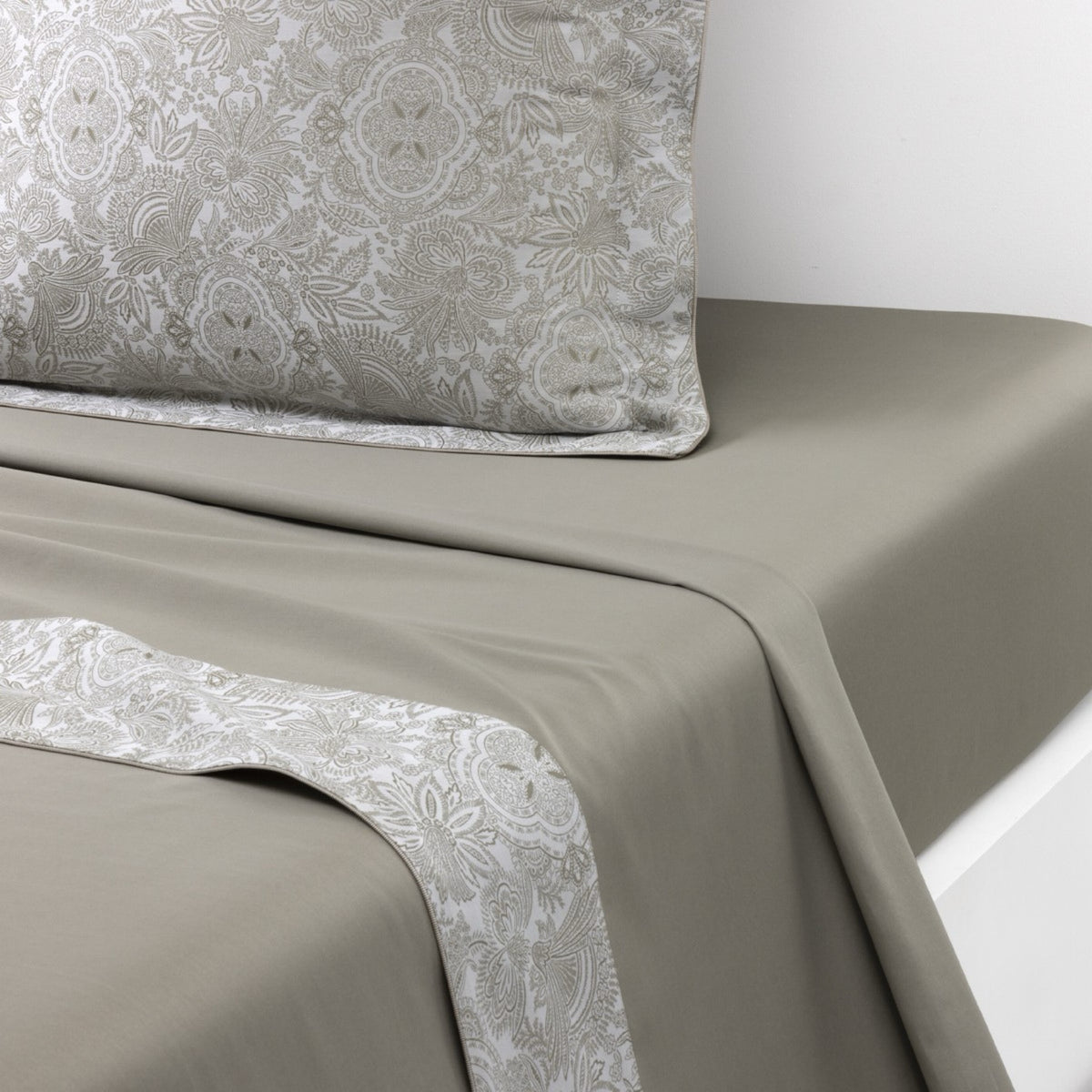 Flat Sheet of Yves Delorme Patio Bedding