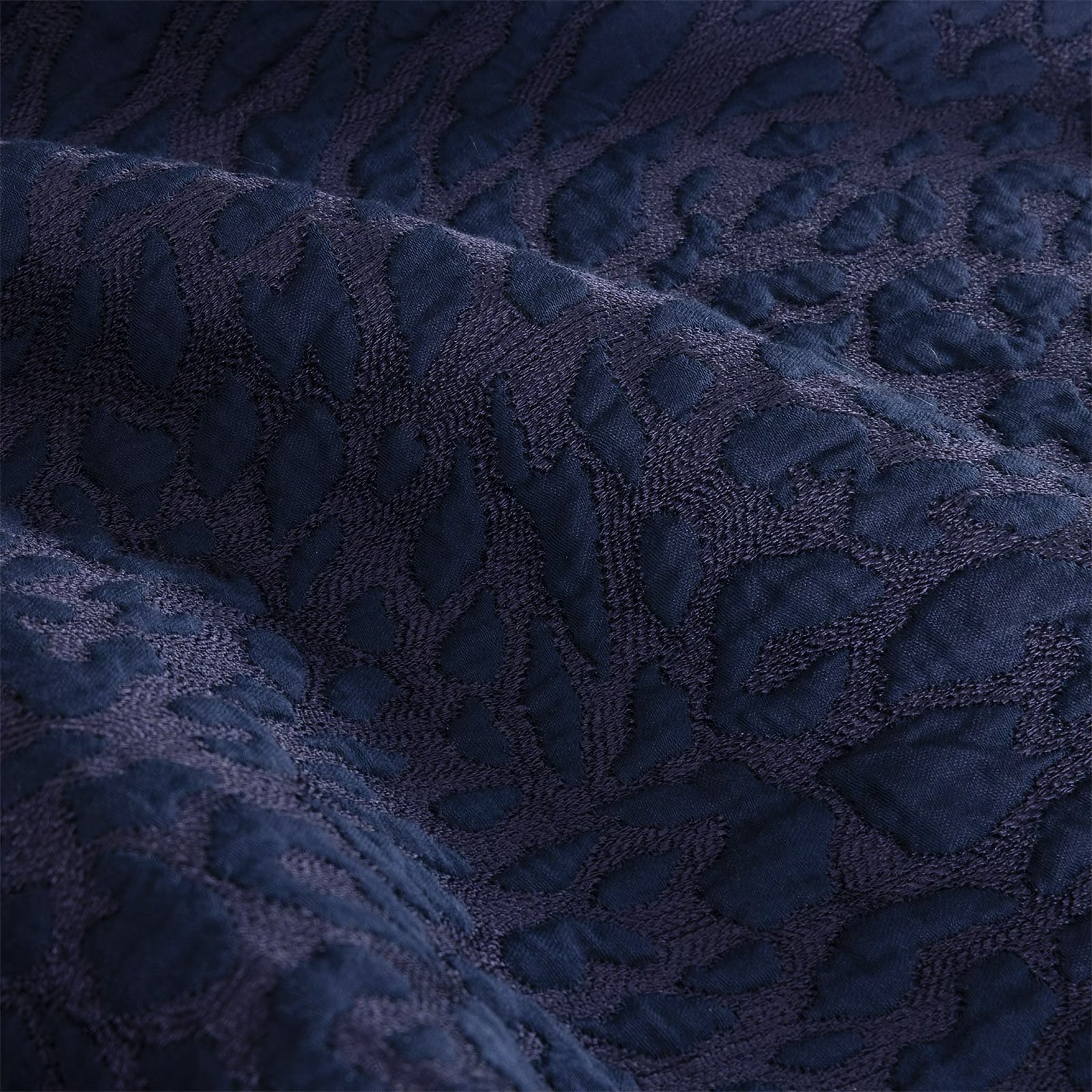 Yves Delorme Souvenir Coverlet in Encre