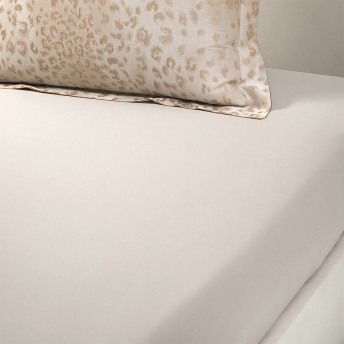 Fitted Sheet of Yves Delorme Tioman Bedding