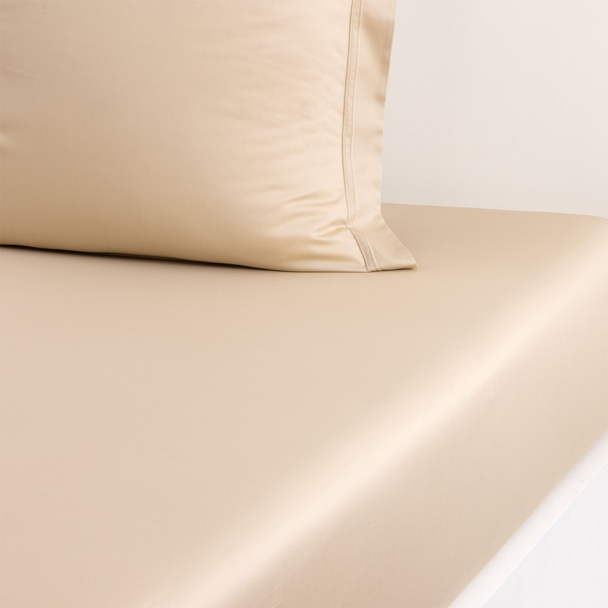 Fitted Sheet of Yves Delorme Triomphe Bedding in Dune Color