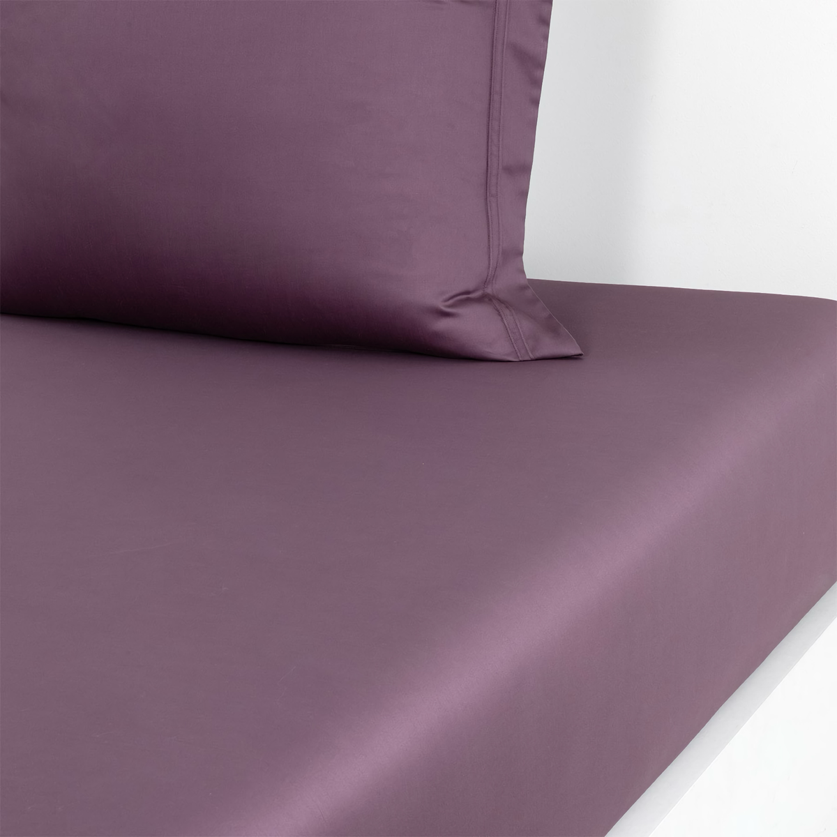 Fitted Sheet of Yves Delorme Triomphe Bedding in Iris