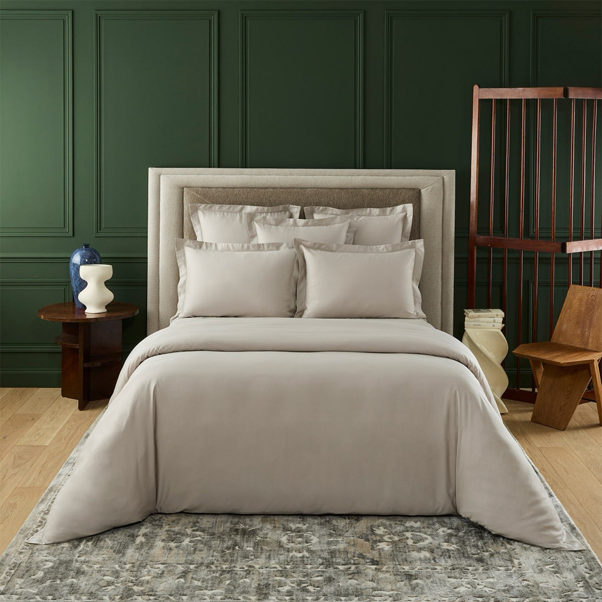 Bed in full Yves Delorme Triomphe Bedding in Loutre color