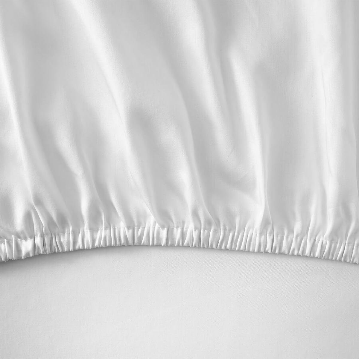 Elastic of Pillowcase of Yves Delorme Triomphe Fitted Sheet in Blanc