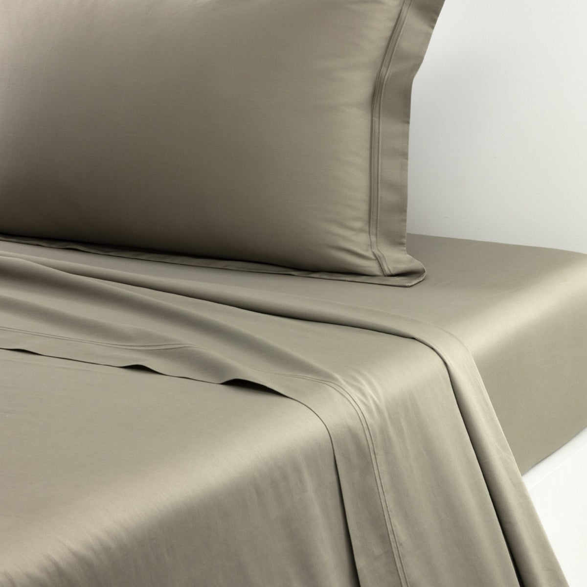 Kaki Yves Delorme Triomphe Flat Sheet in luxury organic cotton bedding and a smooth sateen finish