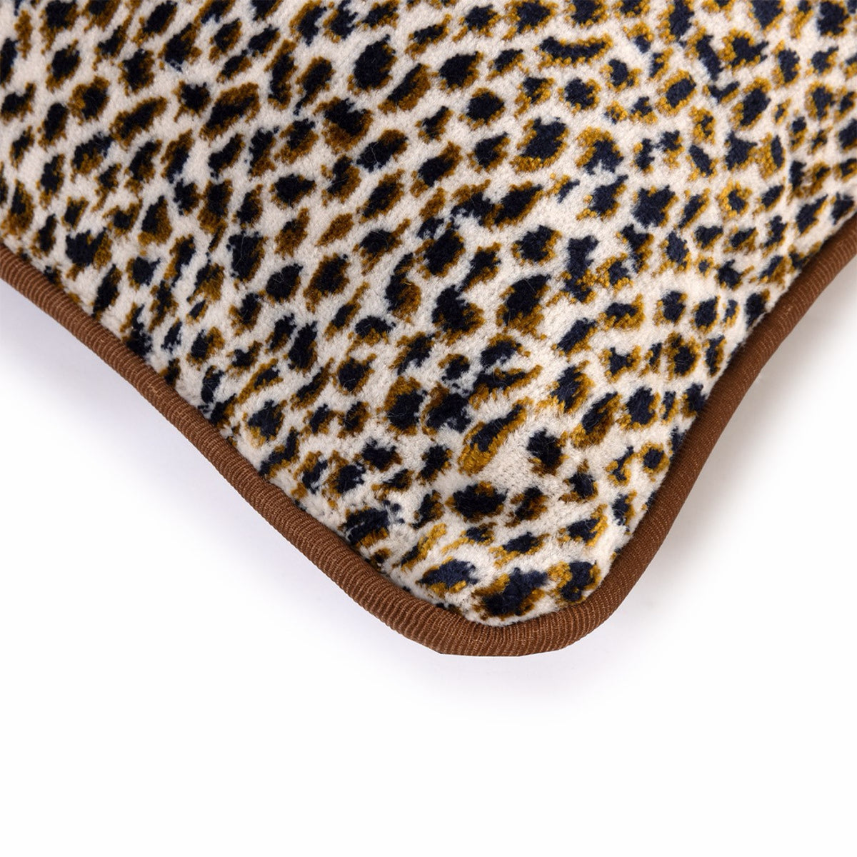 Corner of Nuit Yves Delorme Zenaide Decorative Pillows with piping finish