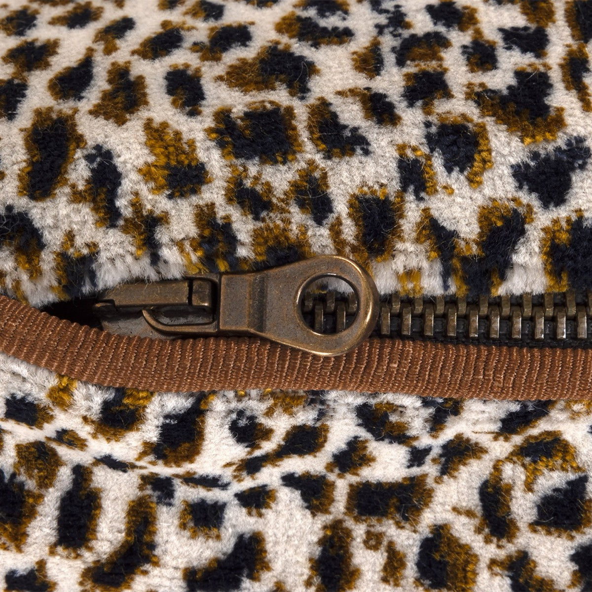 Zipper Closeup of Nuit Yves Delorme Zenaide Decorative Pillows