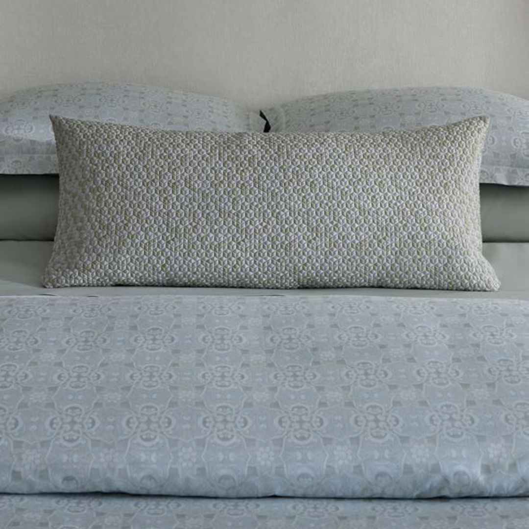 Sferra Nesso Decorative Pillow on a Maiolica bed