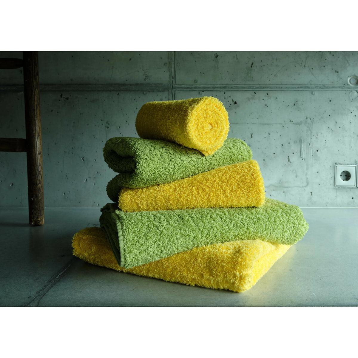 https://flandb.com/cdn/shop/products/Abyss-Habidecor-super-pile-bath-towels-giza-cotton-portugal-lifestyle_7_5be8b56e-7417-4fbe-a8b6-6de019ee2d0d_1200x.webp?v=1698485183