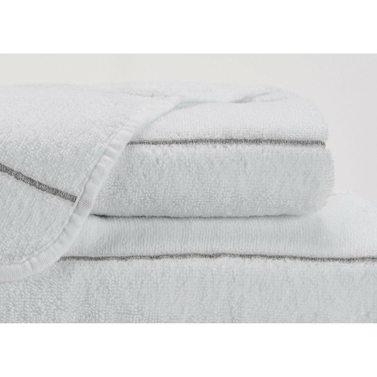 Abyss Lara Bath Towels Close Up White/Silver (109) Fine Linens