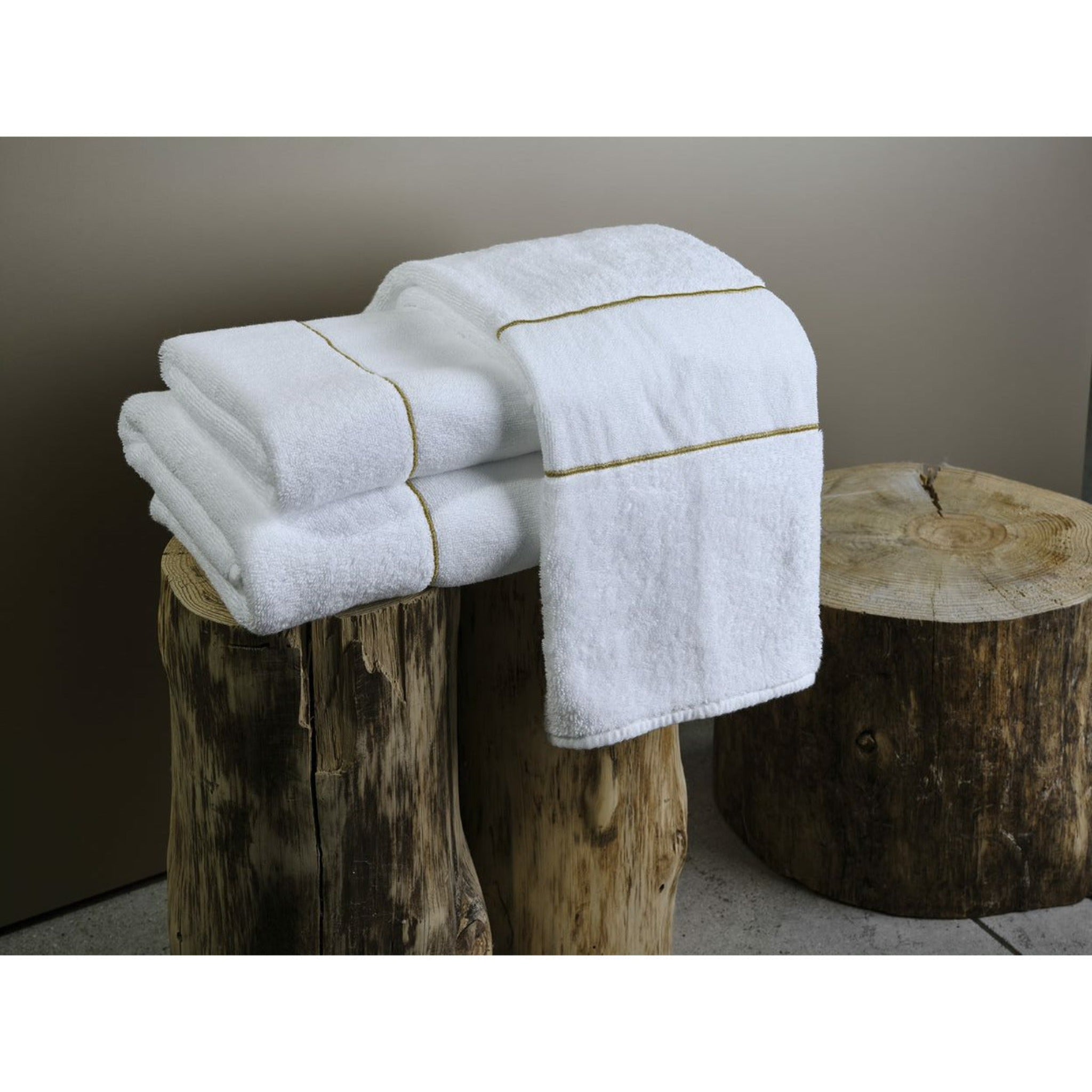 https://flandb.com/cdn/shop/products/Abyss-Lara-Bath-Towels-Lifestyle-White-Gold.jpg?v=1666277532