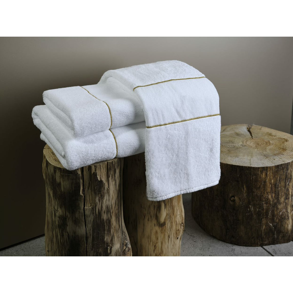 Abyss Lara Bath Towels Lifestyle White/Silver (109) Fine Linens