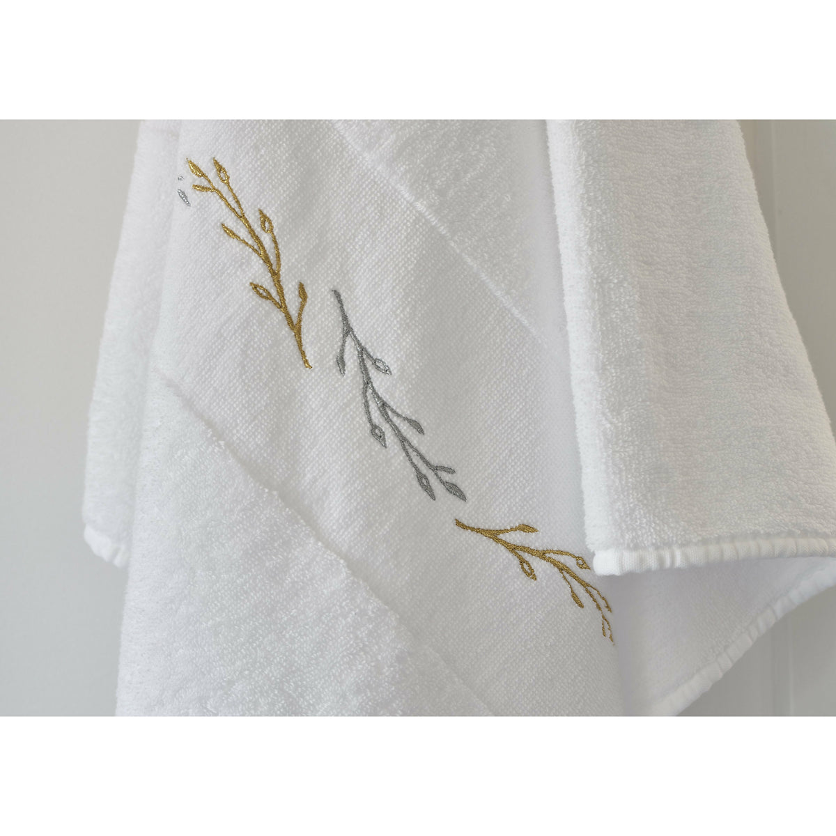 Abyss Lauren Bath Towel Hung White/Gold (108) Fine Linens