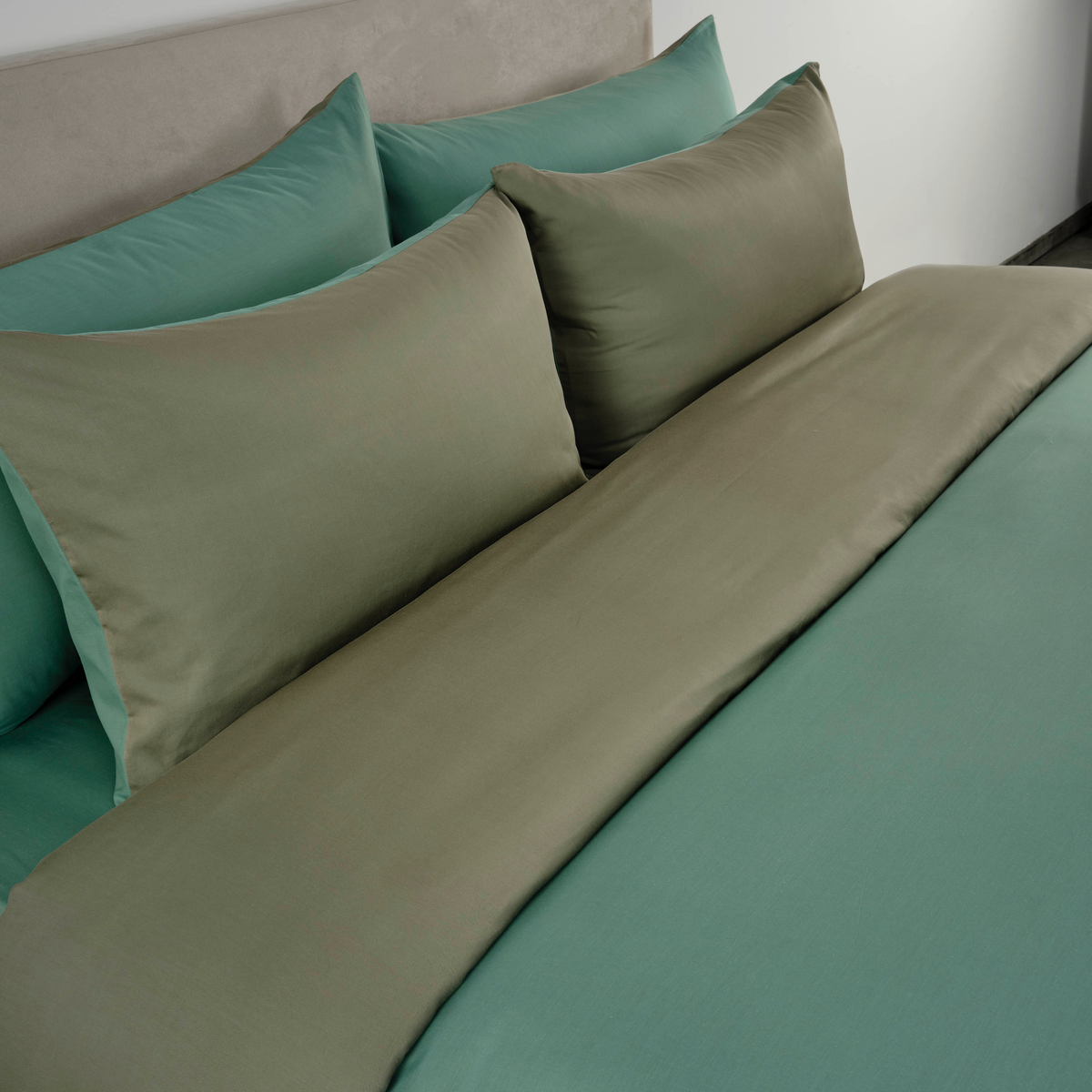 Pillowcases of Celso de Lemos Calypso Bedding in Jade Color