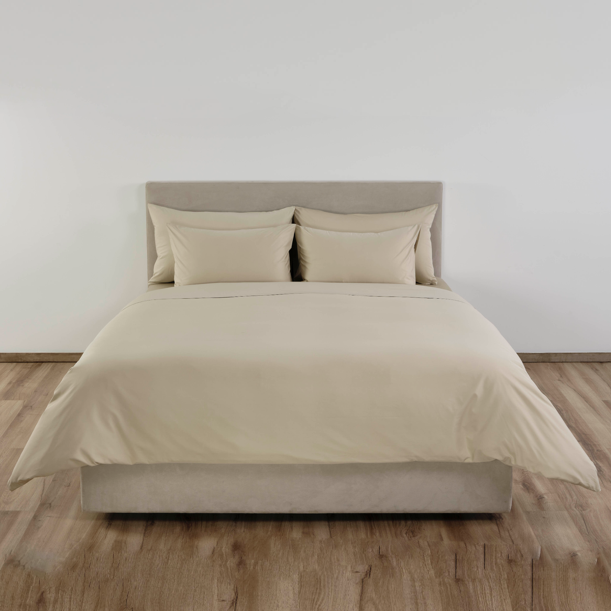 Full Bed in Celso de Lemos Estrela Collection with Linen Color