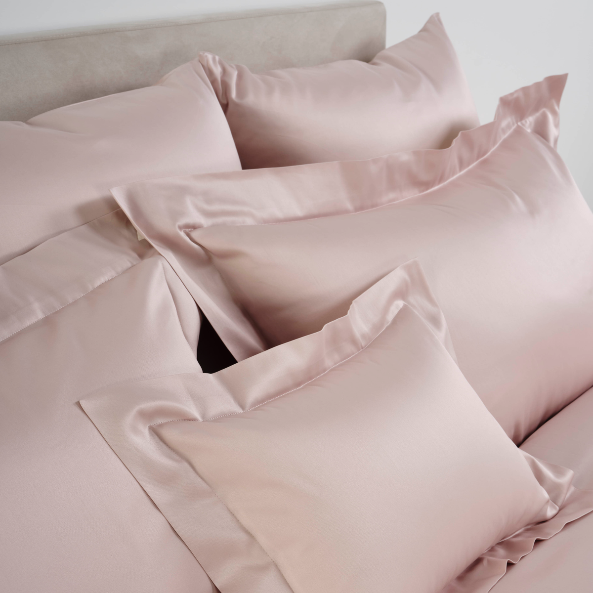 Pillowcases Sideview of Flanges of Celso de Lemos Secret Bedding