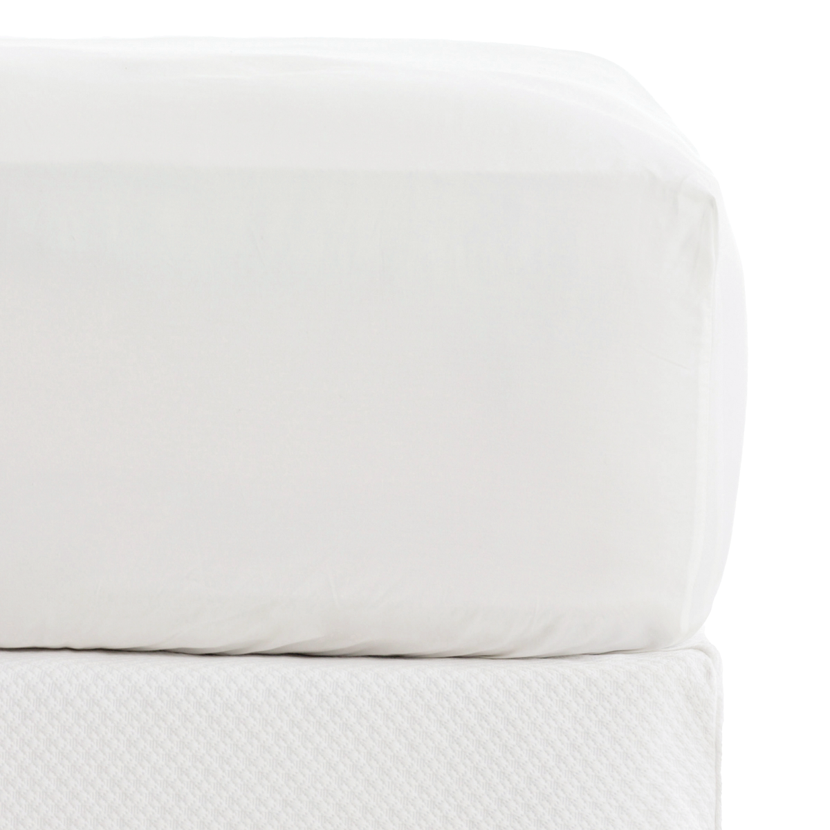 Closeup of Pine Cone Hill Classic White 400 Thread Count Fitted Sheet