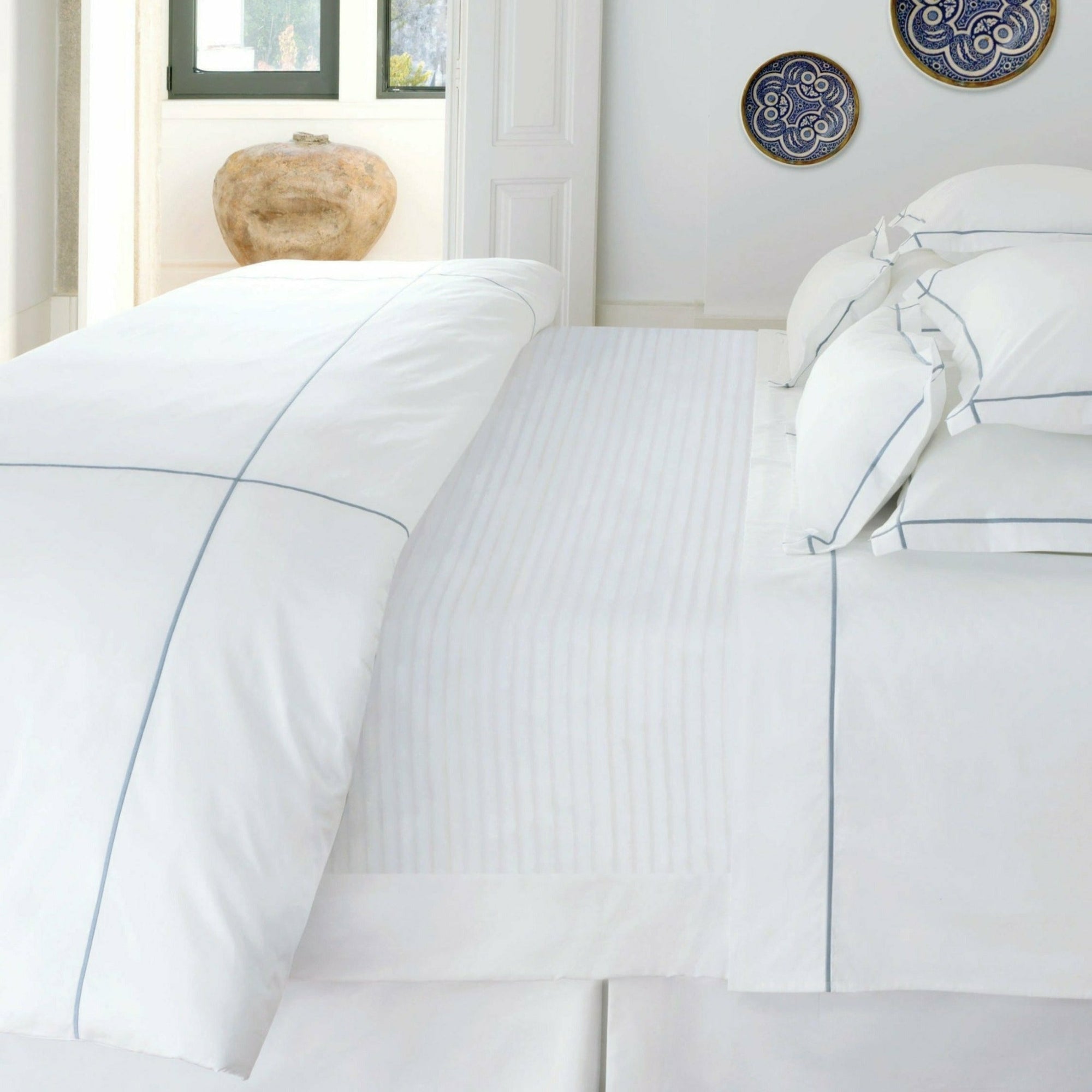 BOVI Classic Hotel Bedding Main White/Blue Fine Linens