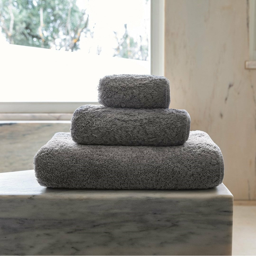 Graccioza Egoist Bath Towels Lifestyle 2 Lavander Fine Linens
