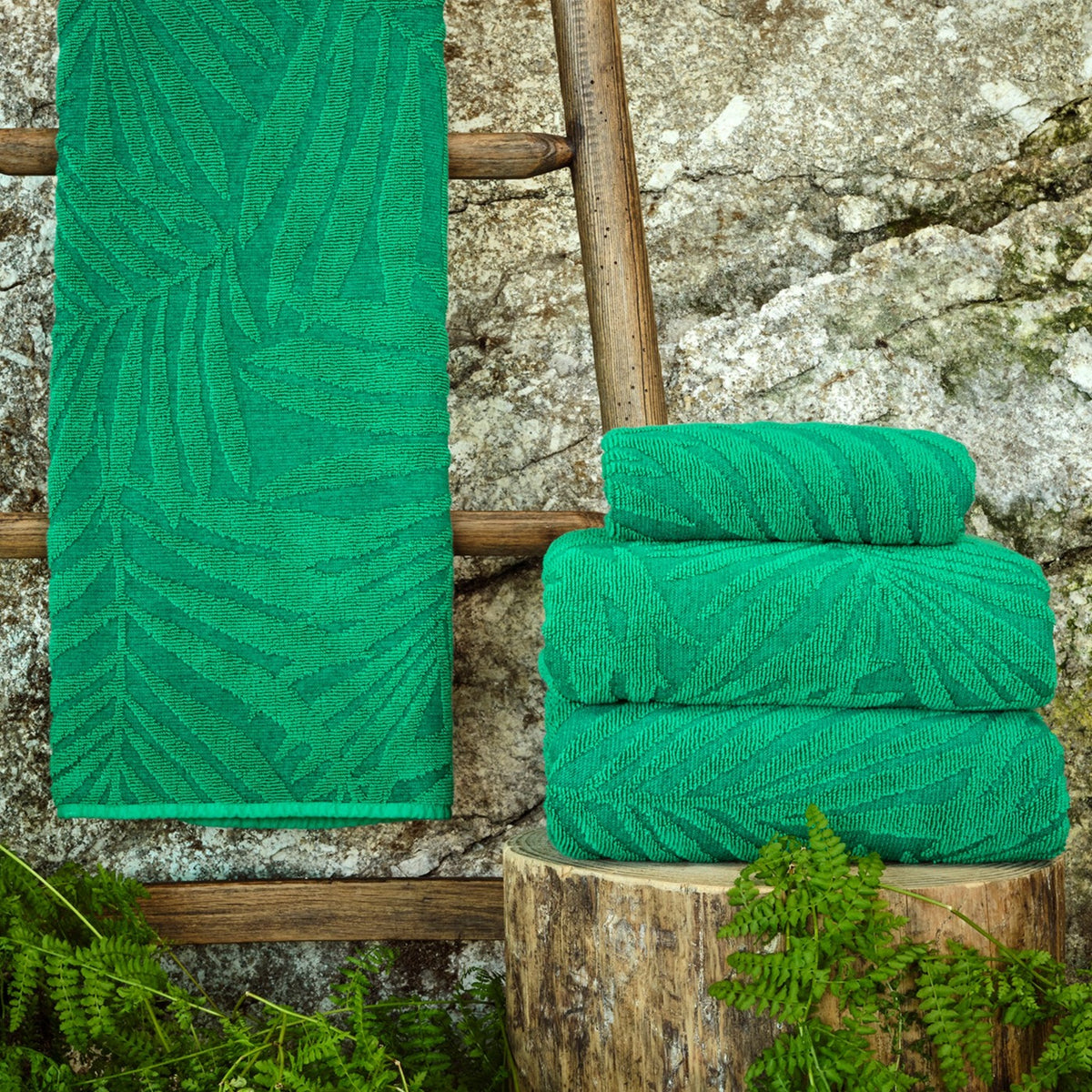 Abyss Fidji Bath Towels Lifestyle Emerald (230) Fine Linens