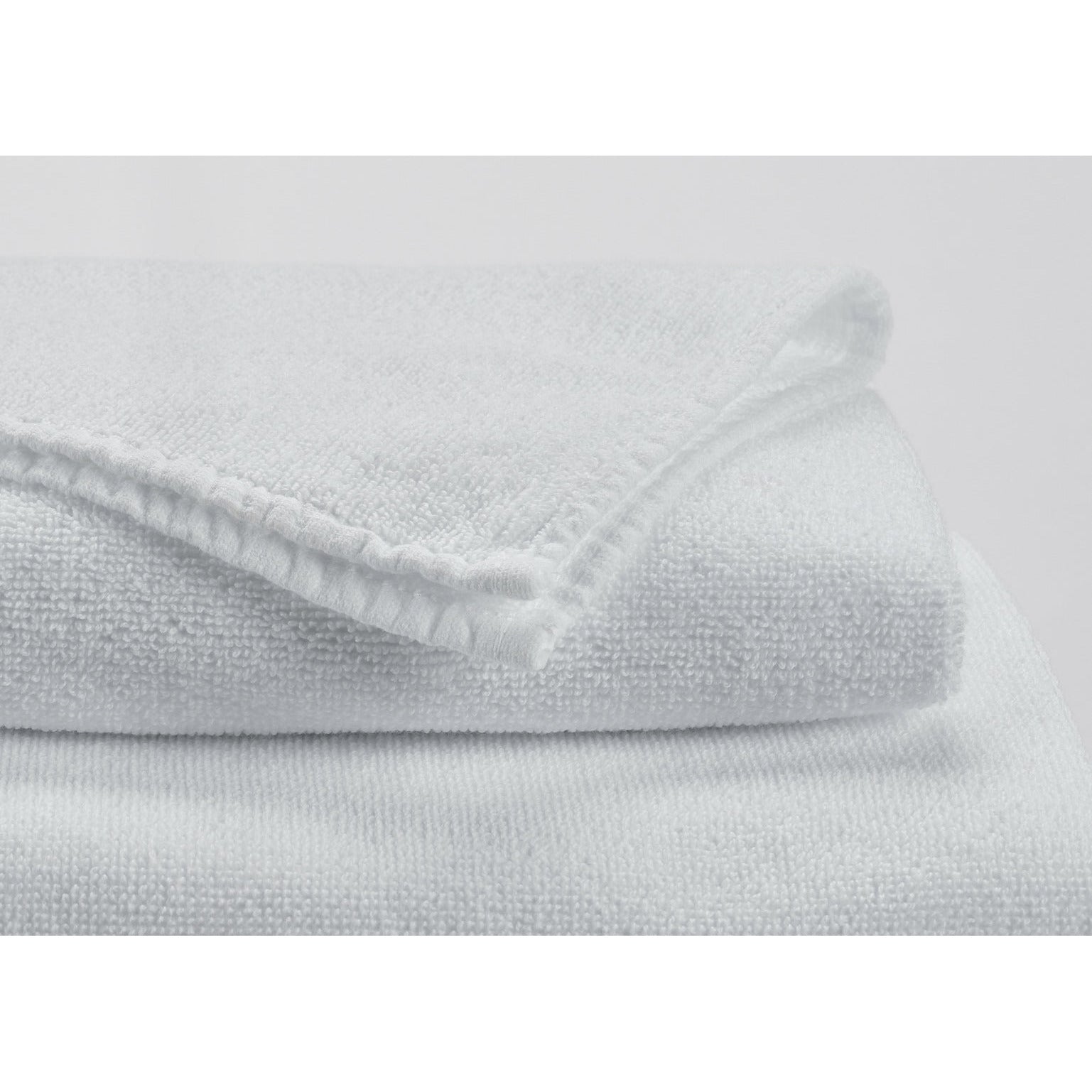 https://flandb.com/cdn/shop/products/Fine-Linen-and-Bath-Abyss-Habidecor-Spa-Bath-Towels-Fold-Closeup_5000x.jpg?v=1660858295