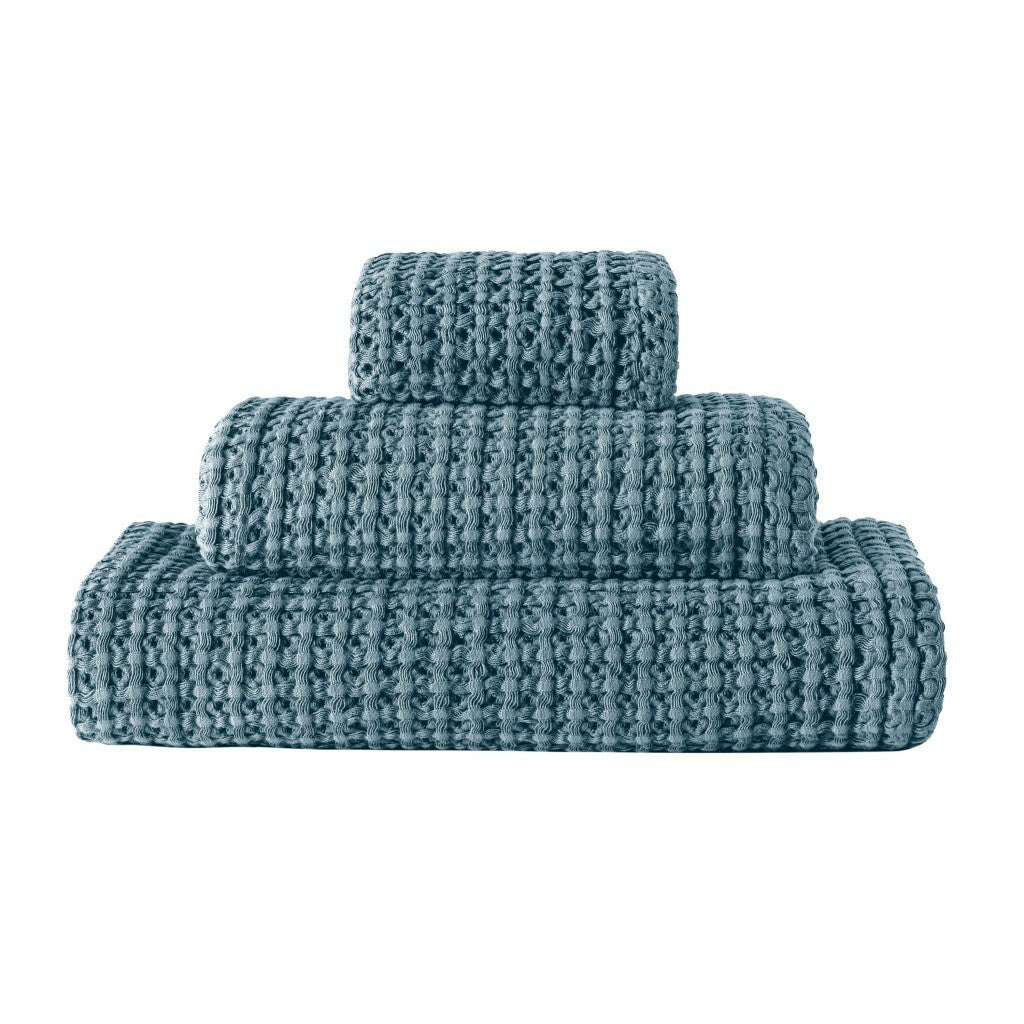 https://flandb.com/cdn/shop/products/Graccioza-Aura-Bath-Linens-Peacock-Towels_1200x.jpg?v=1660861851
