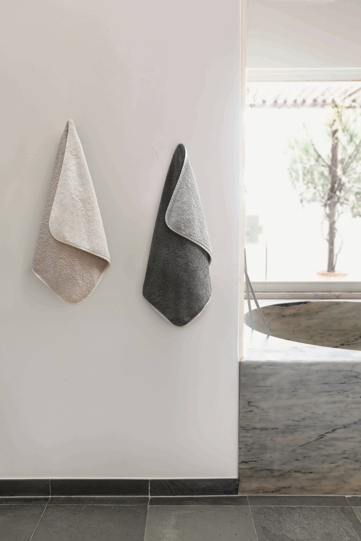 Graccioza Bicolore Bath Towels and Rugs Hanging Lifestyle